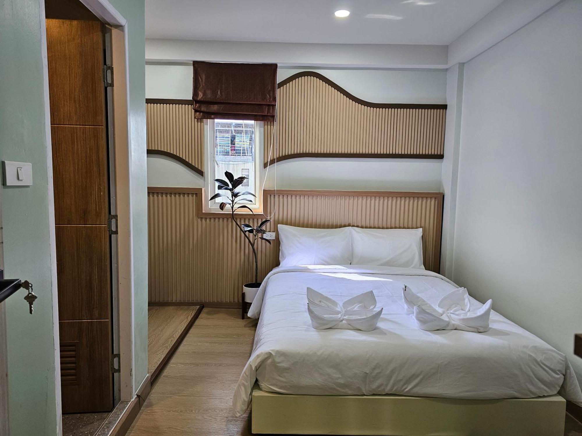 Lub Nai Hostel Patong الغرفة الصورة
