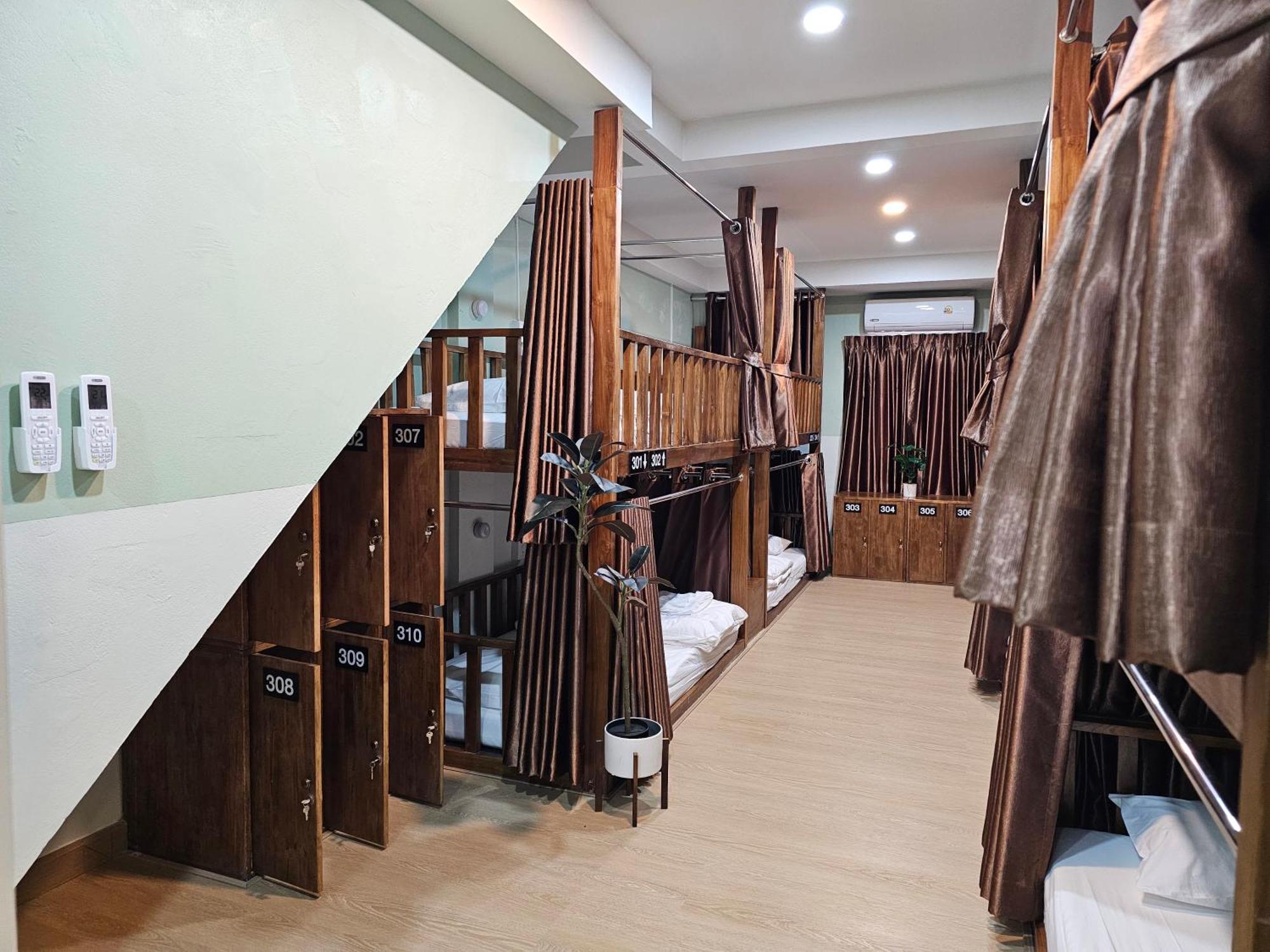 Lub Nai Hostel Patong الغرفة الصورة