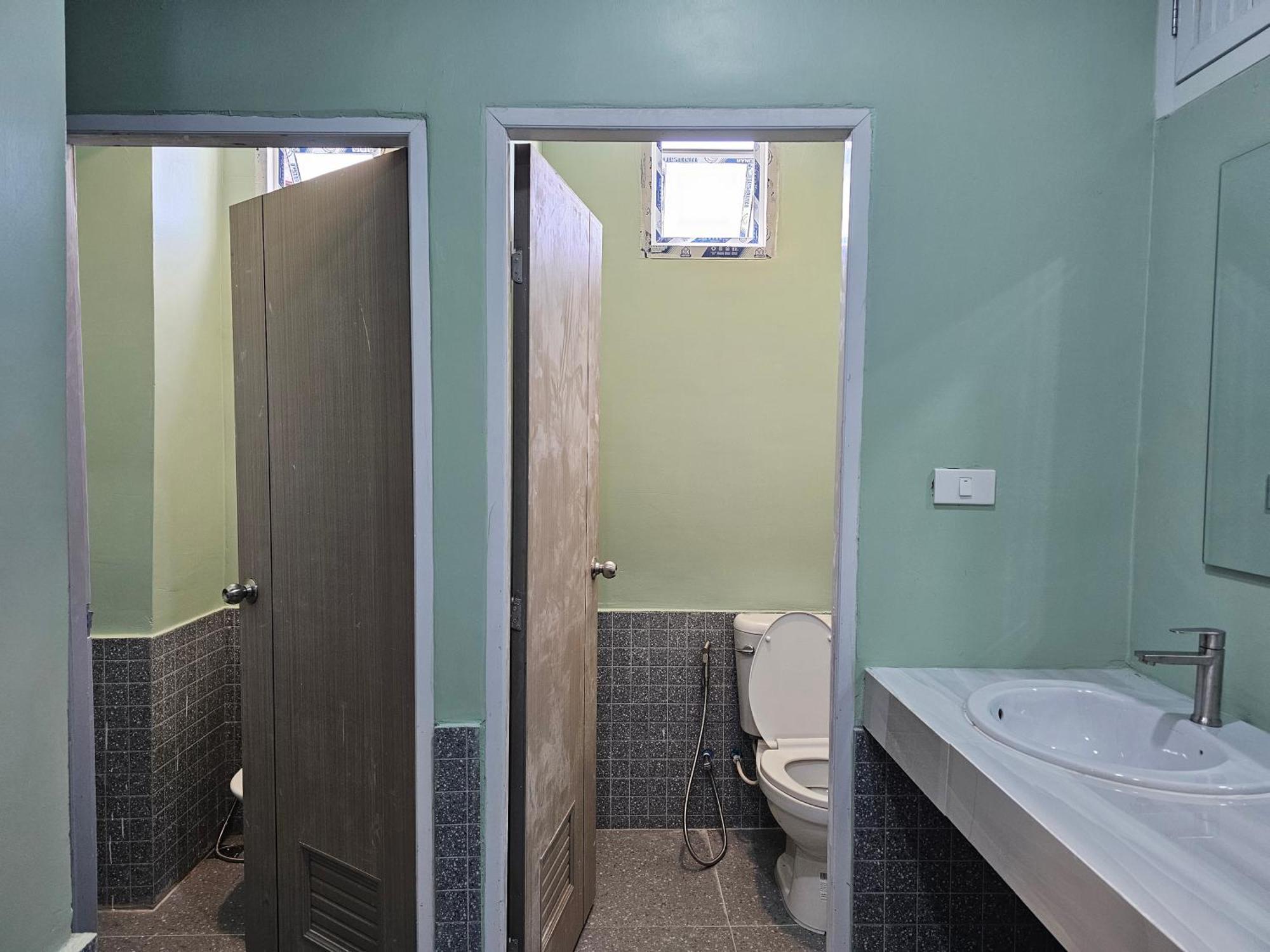 Lub Nai Hostel Patong الغرفة الصورة